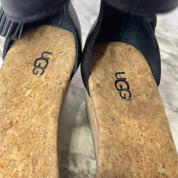 UGG Zoe 2 Wedge Sandals Women’s 6.5 Black Leather Wedge Tassel Zipper Back - Picture 8 of 12